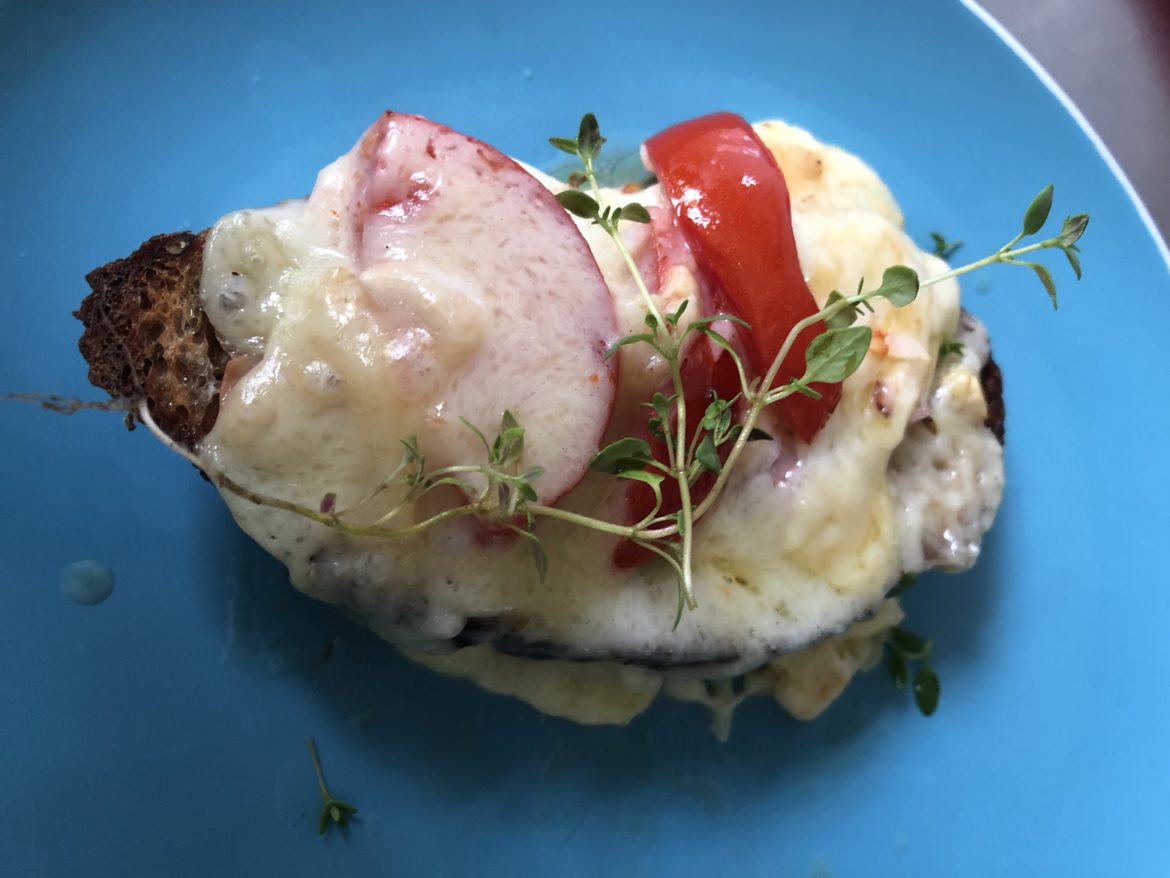 Gratinated Bread Valais-style (walliser Käseschnitte) - Sundaykitchen